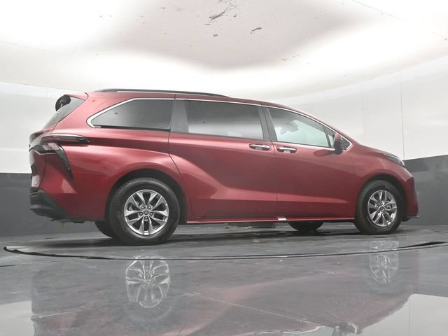 Used 2025 Toyota Sienna XLE FWD image 48