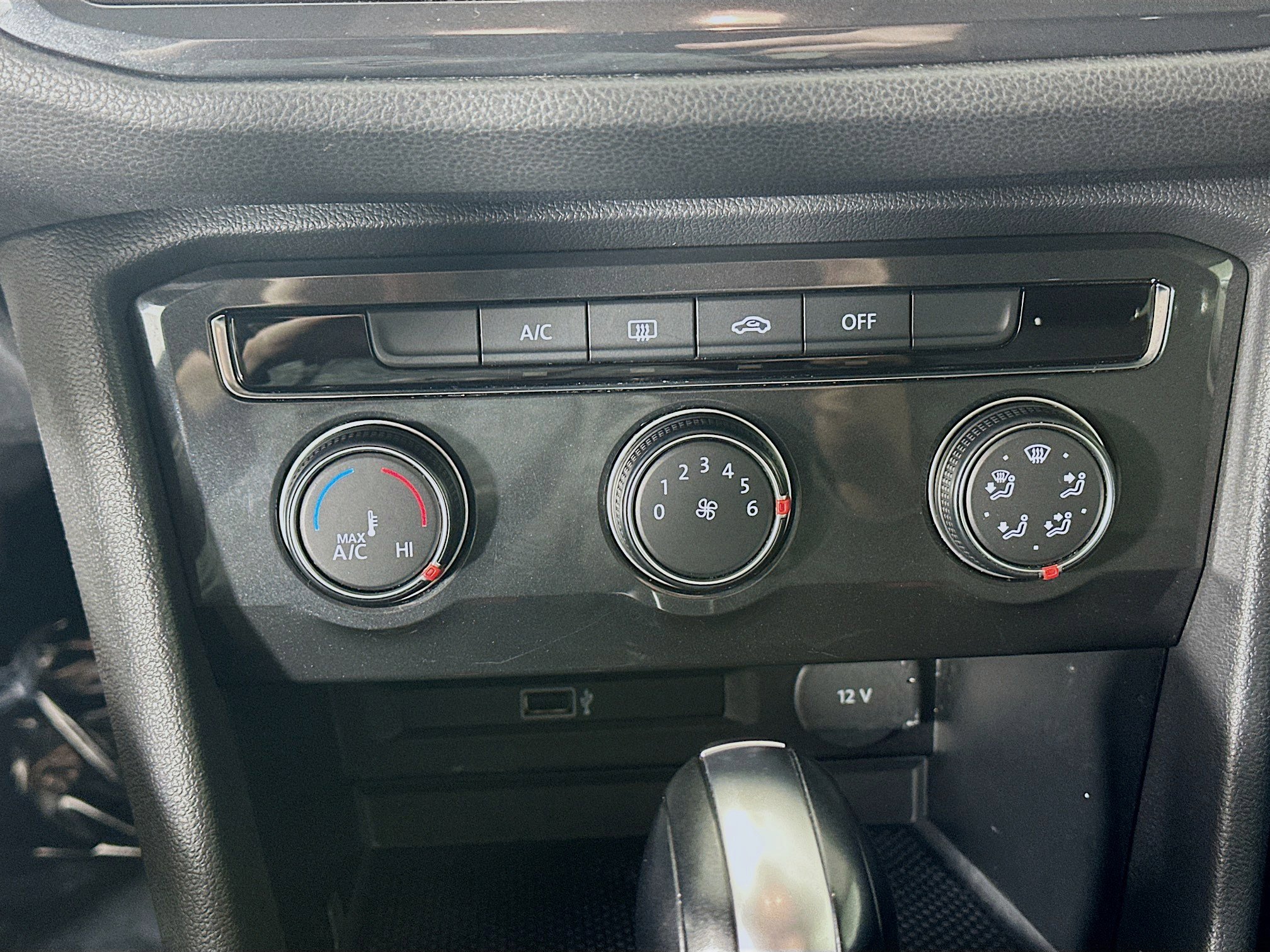 Used 2018 Volkswagen Tiguan S image 19