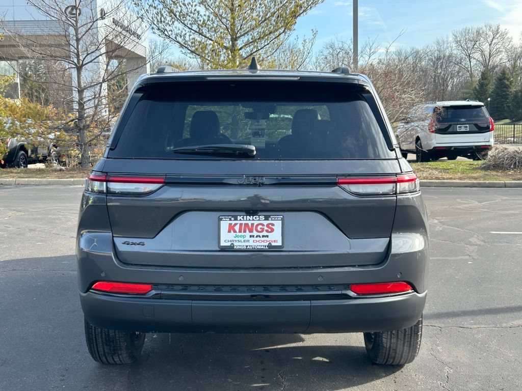 New 2025 Jeep Grand Cherokee Altitude AWD/4WD image 5