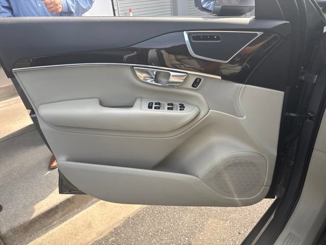 Used 2019 Volvo XC90 T6 Momentum AWD/4WD image 5