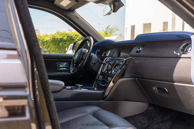 Used 2020 Rolls-Royce Cullinan Black Badge image 63