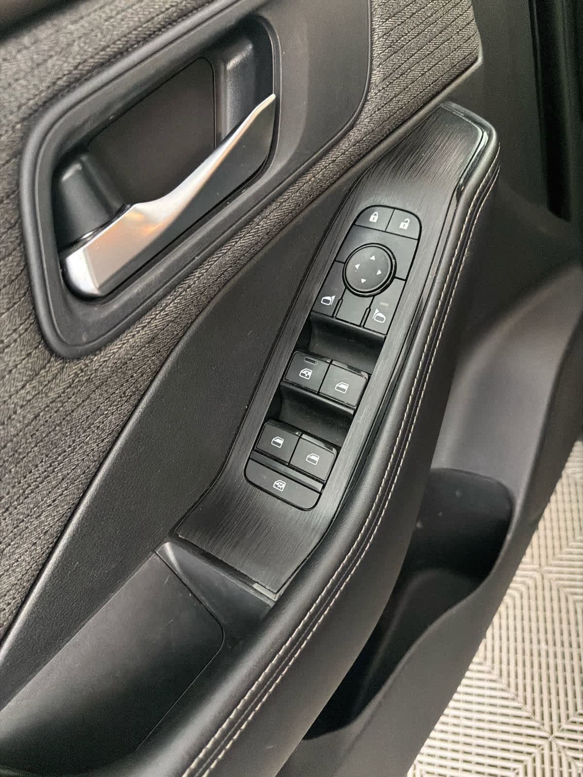 Used 2023 Nissan Rogue SV image 23