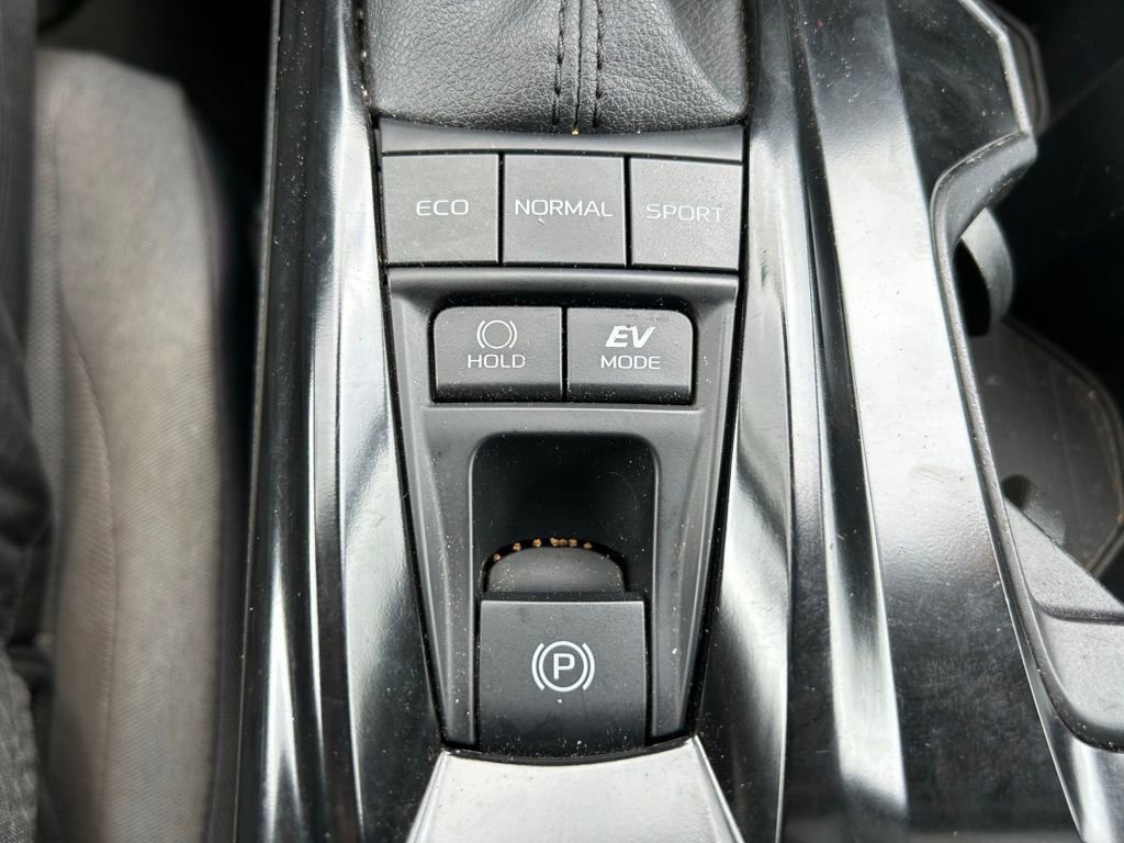 Used 2025 Toyota Camry LE w/ Convenience Package FWD image 27