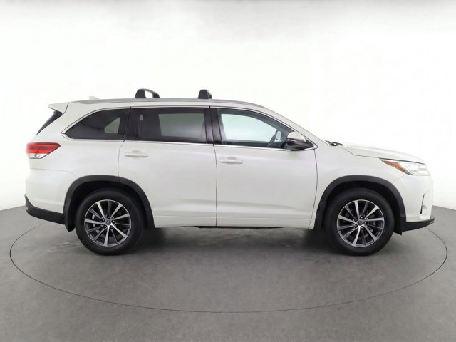 Certified 2017 Toyota Highlander XLE AWD/4WD image 8