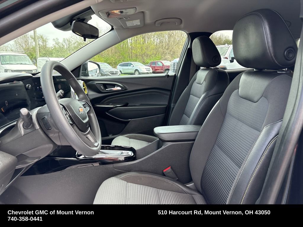 Used 2024 Chevrolet Trax LT FWD image 11