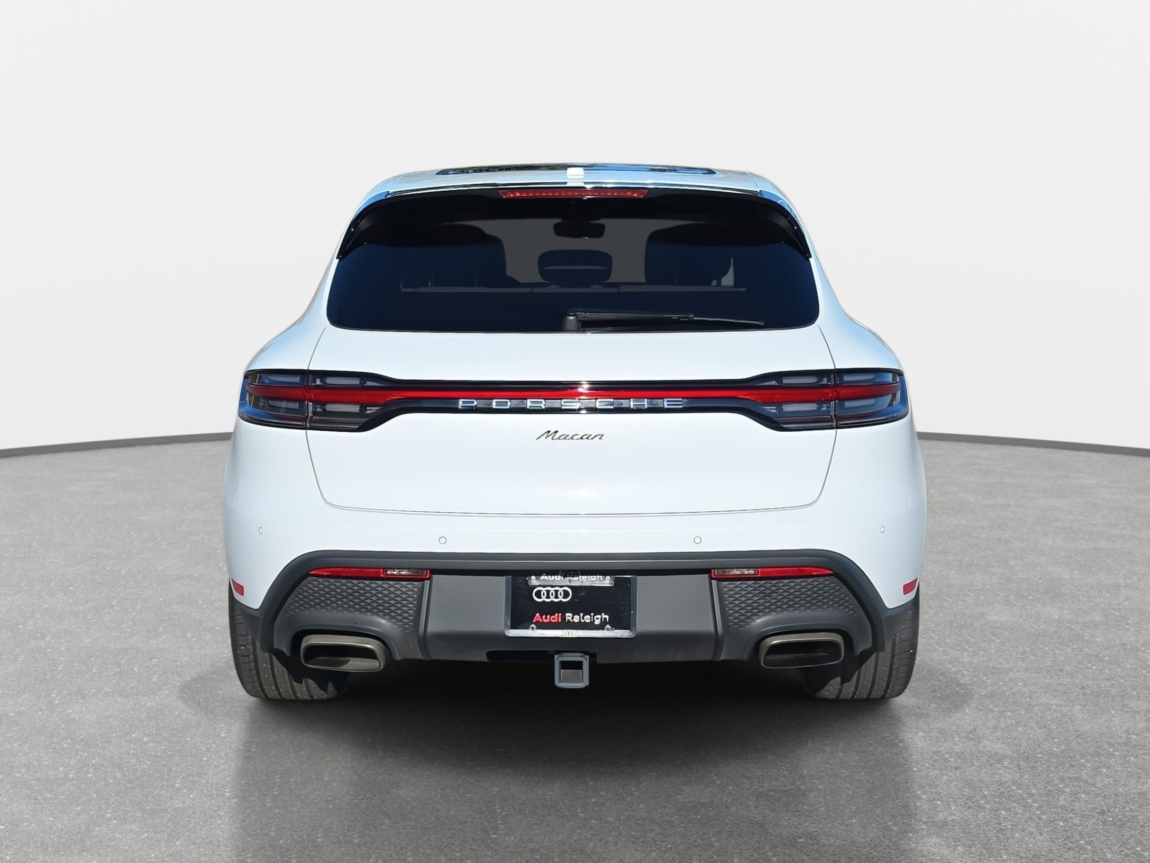 Used 2022 Porsche Macan Base image 6