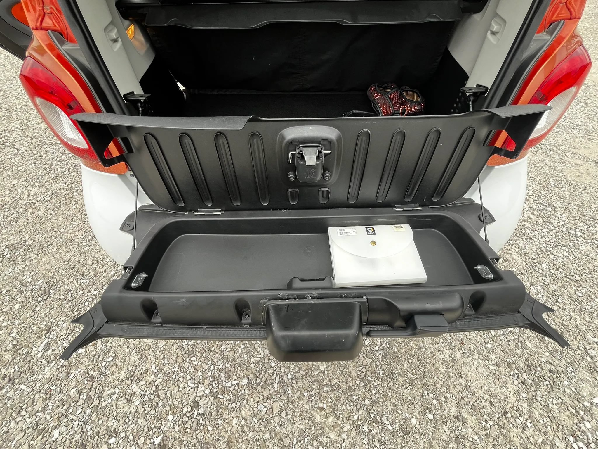 Used 2016 smart fortwo passion RWD image 23