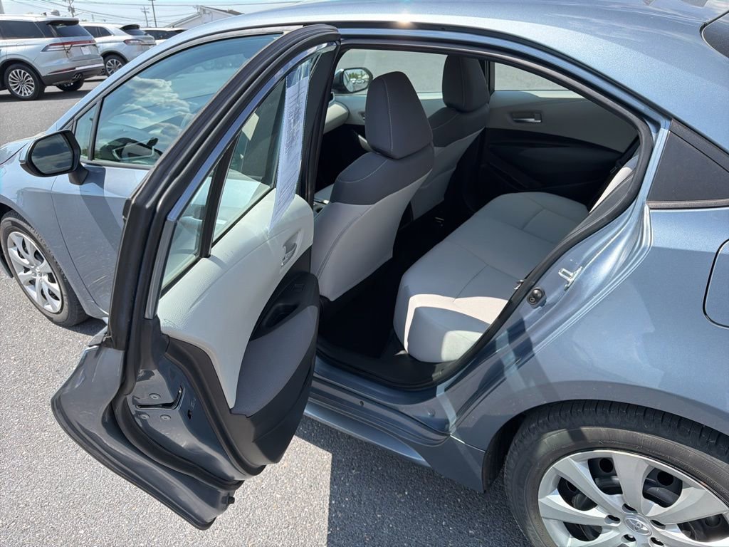 Used 2021 Toyota Corolla LE FWD image 16