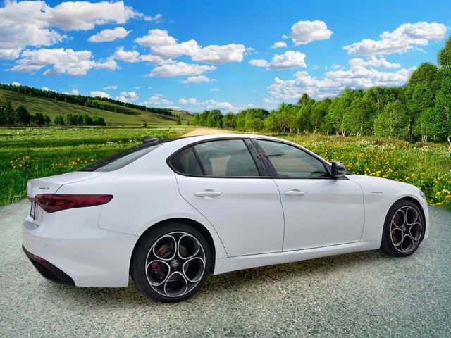 Used 2022 Alfa Romeo Giulia Veloce RWD image 6