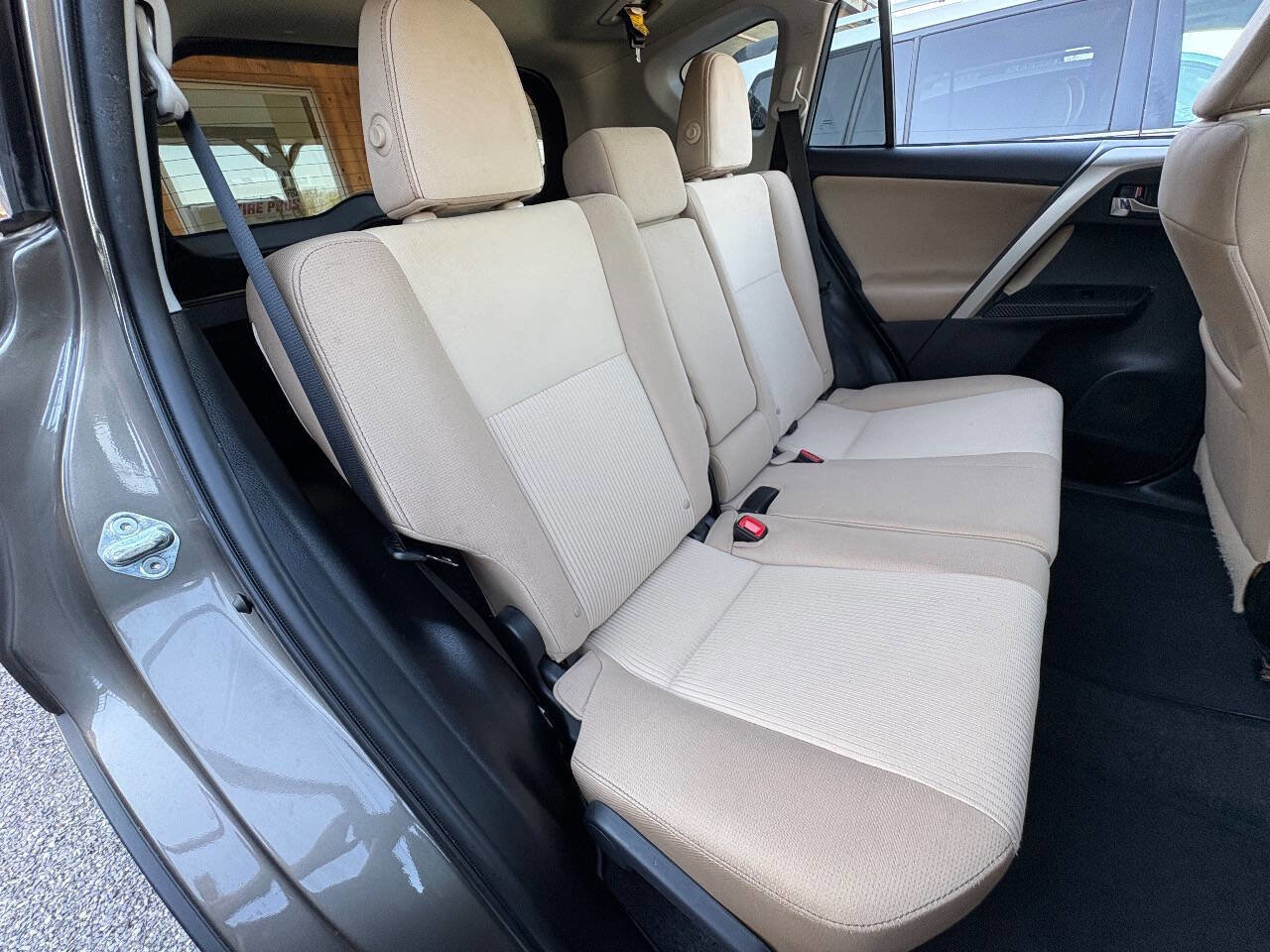 Used 2015 Toyota RAV4 XLE image 25