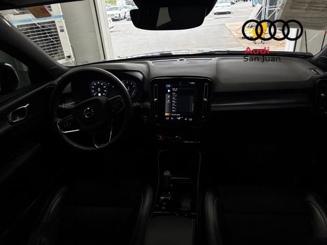 Used 2022 Volvo XC40 T4 R-Design w/ Advanced Package image 34