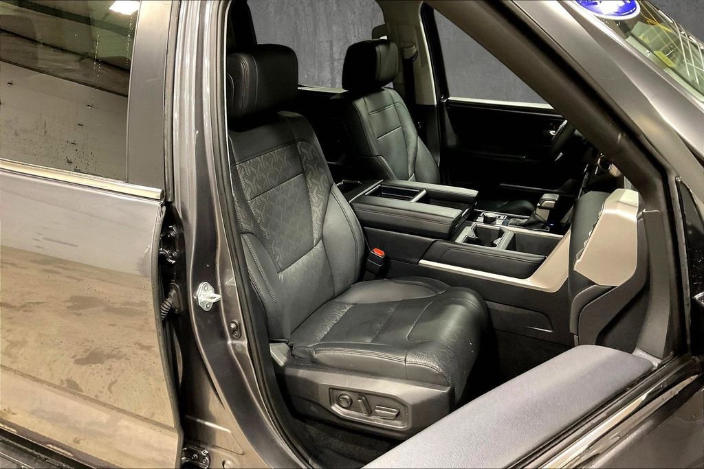 Used 2024 Toyota Tundra Limited image 29