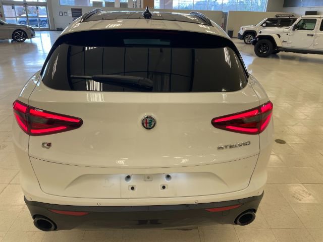 Used 2022 Alfa Romeo Stelvio Sprint image 8