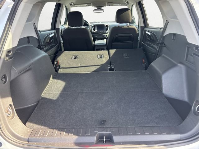 Used 2024 GMC Terrain SLE image 25