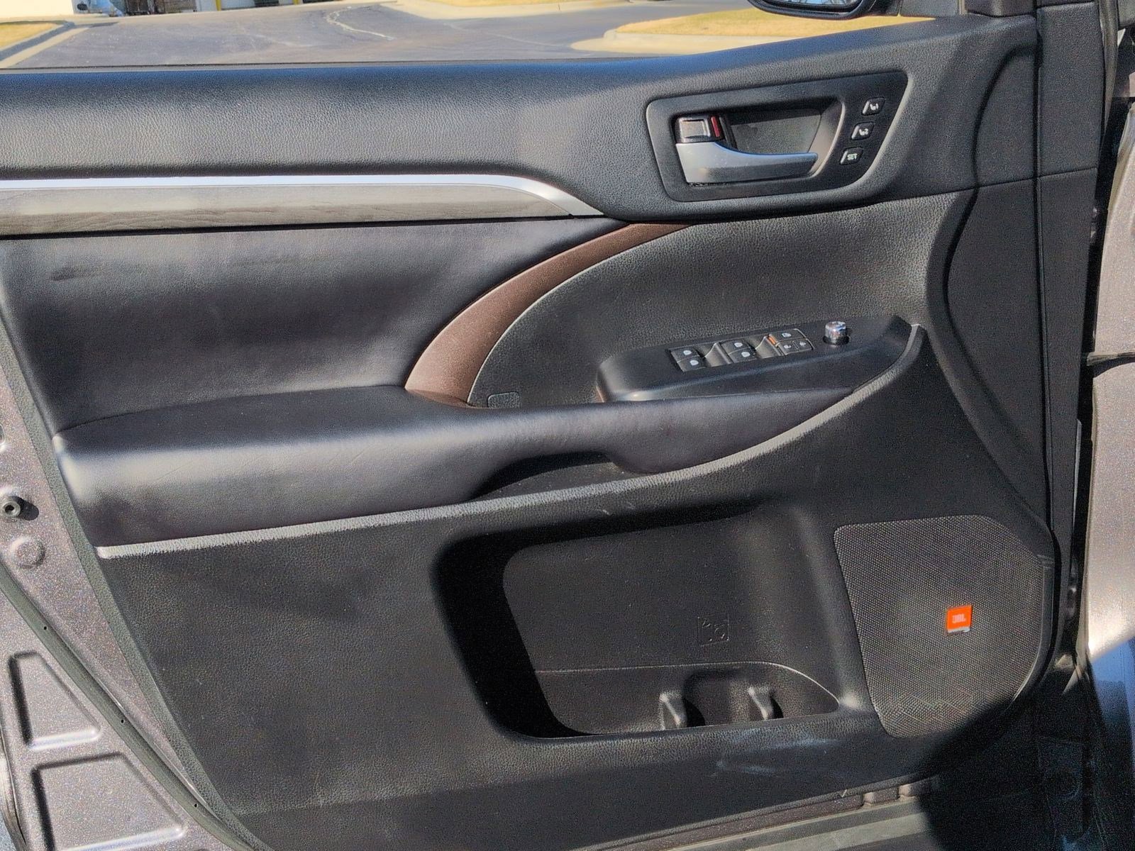 Used 2019 Toyota Highlander Limited image 14