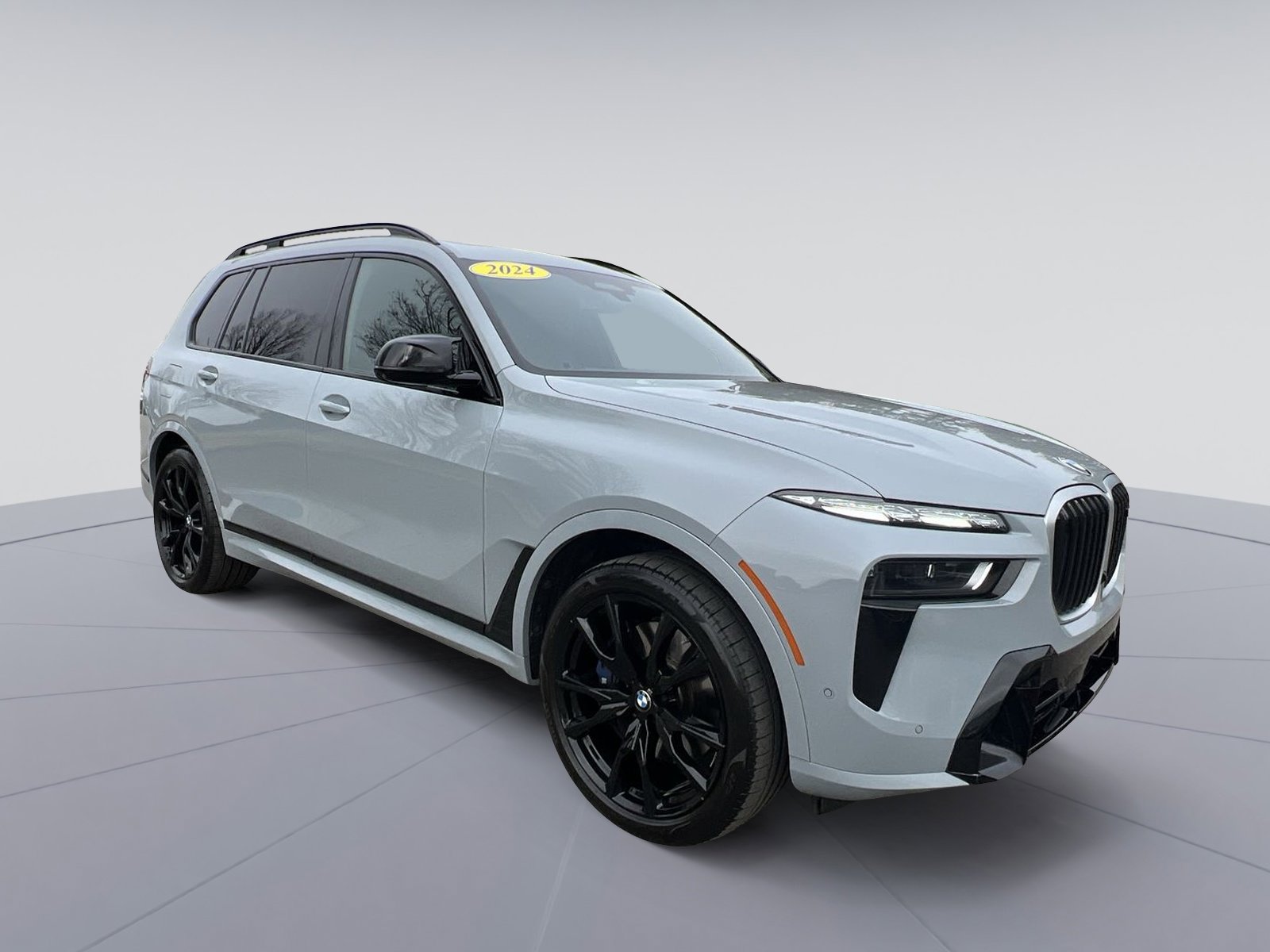 Used 2024 BMW X7 M60i w/ Executive Package image 11