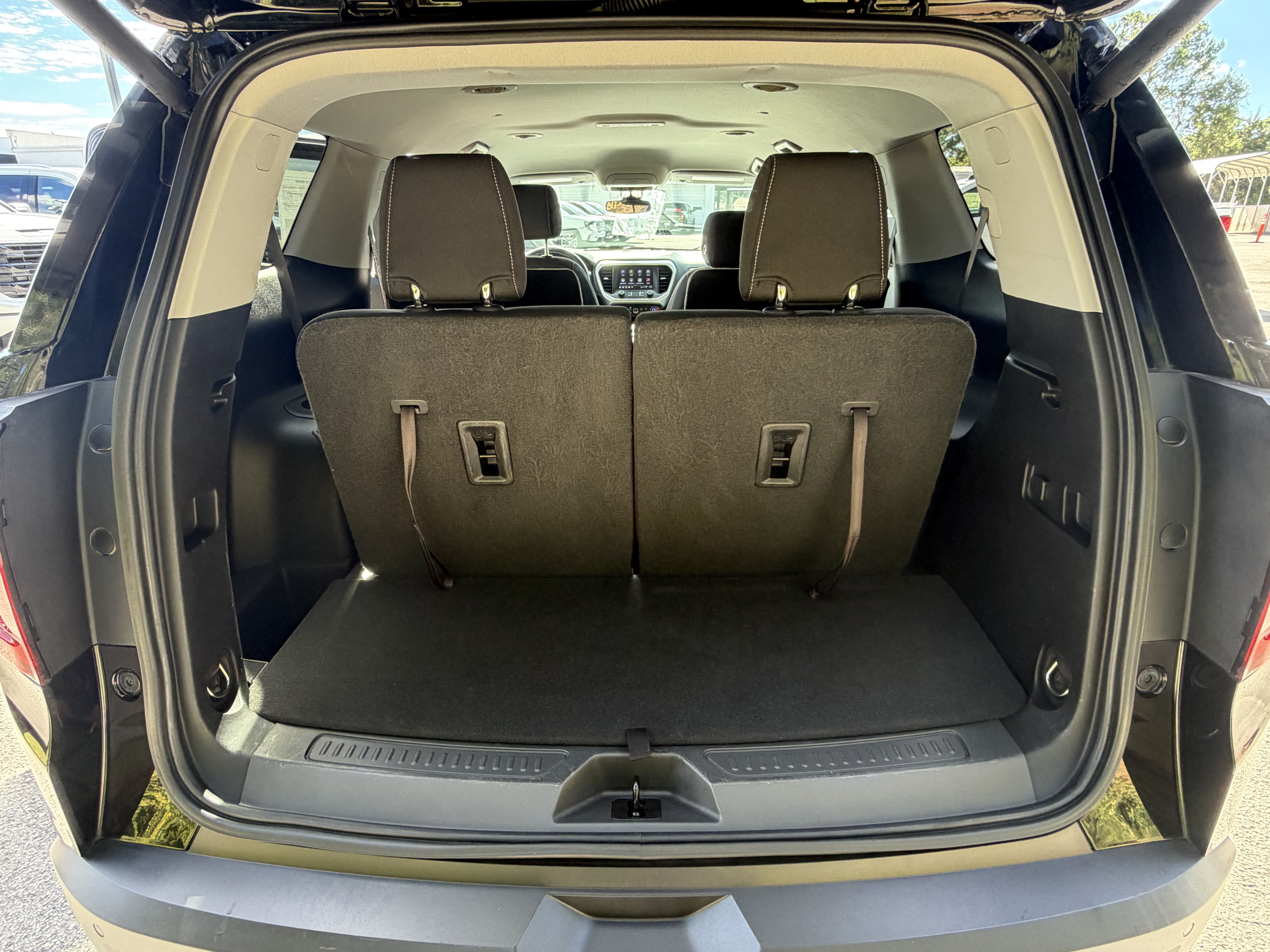 Used 2021 GMC Acadia SLE w/ Driver Convenience Package FWD image 4