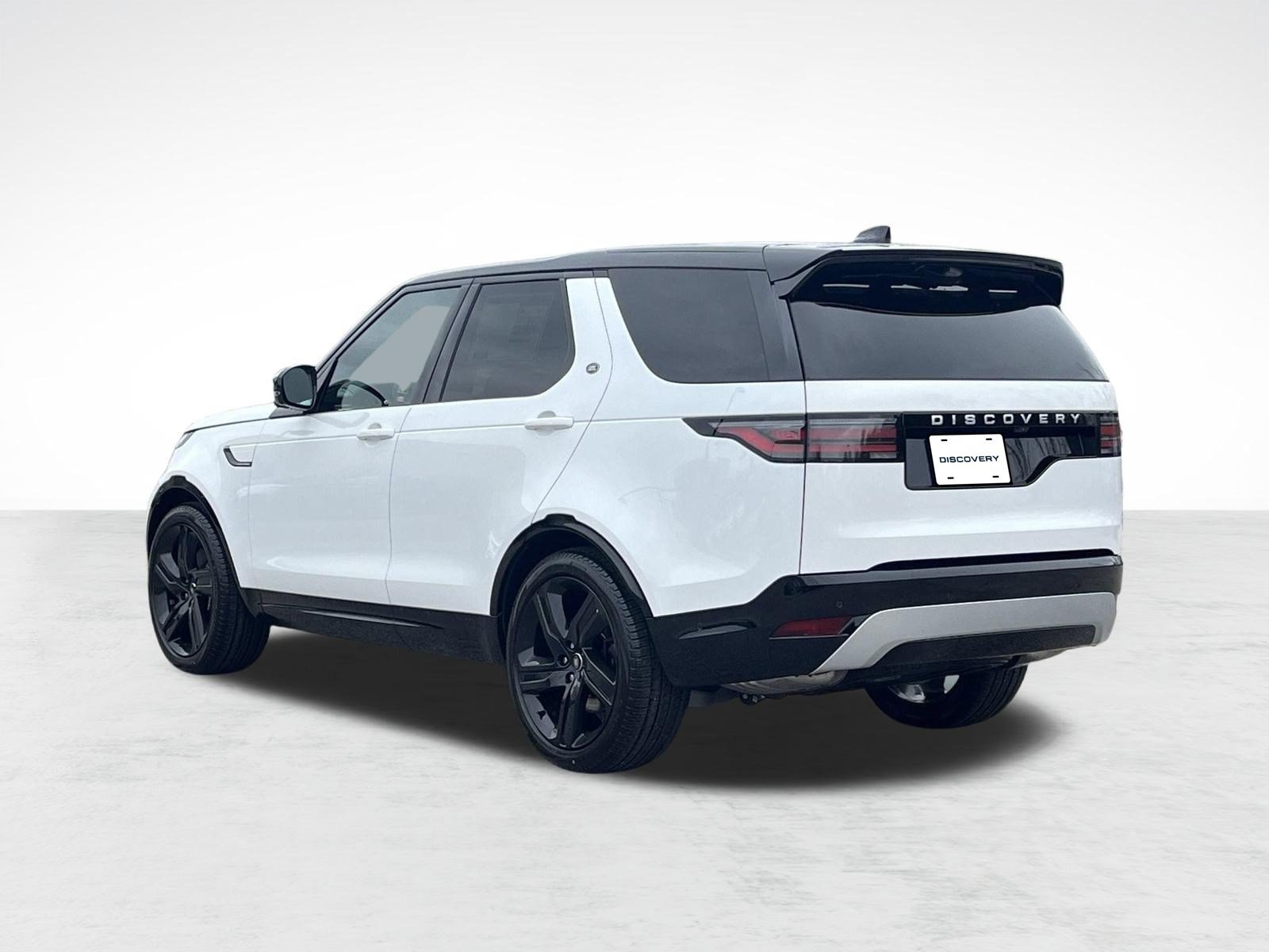 Used 2025 Land Rover Discovery Metropolitan Edition AWD/4WD image 3