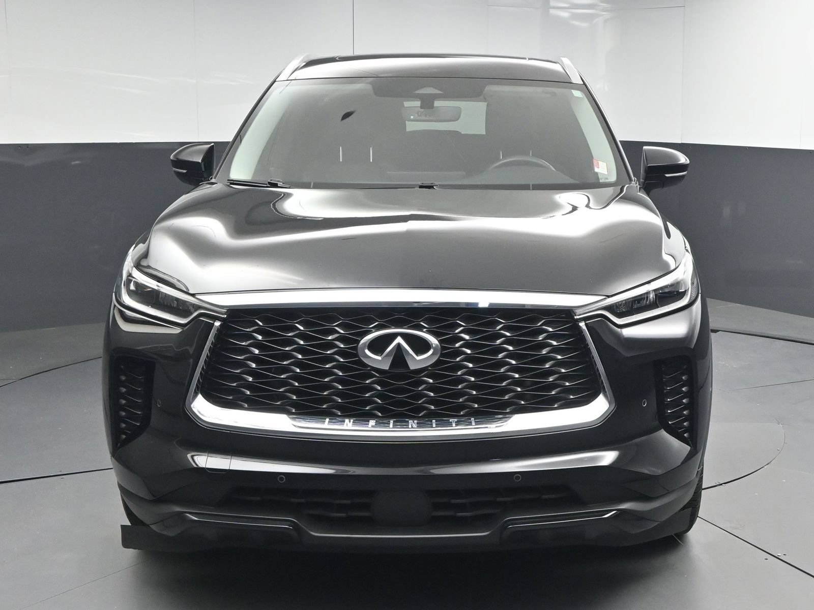 Used 2023 INFINITI QX60 Luxe w/ Cargo Package FWD image 2