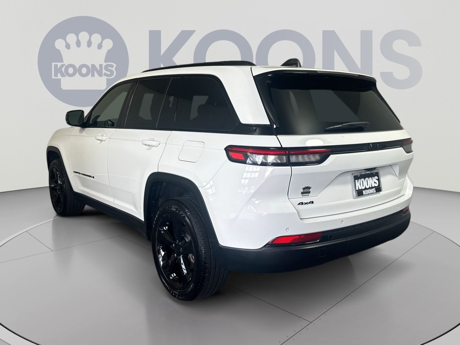 Used 2025 Jeep Grand Cherokee Altitude AWD/4WD image 4