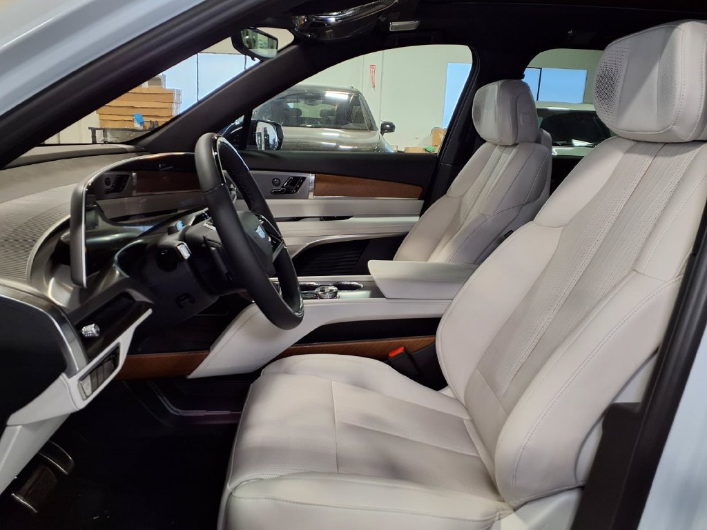 New 2027 Cadillac Vistiq Luxury AWD/4WD image 14