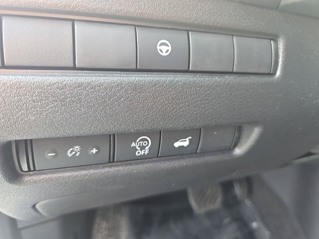 Used 2025 Nissan Rogue SV AWD/4WD image 14