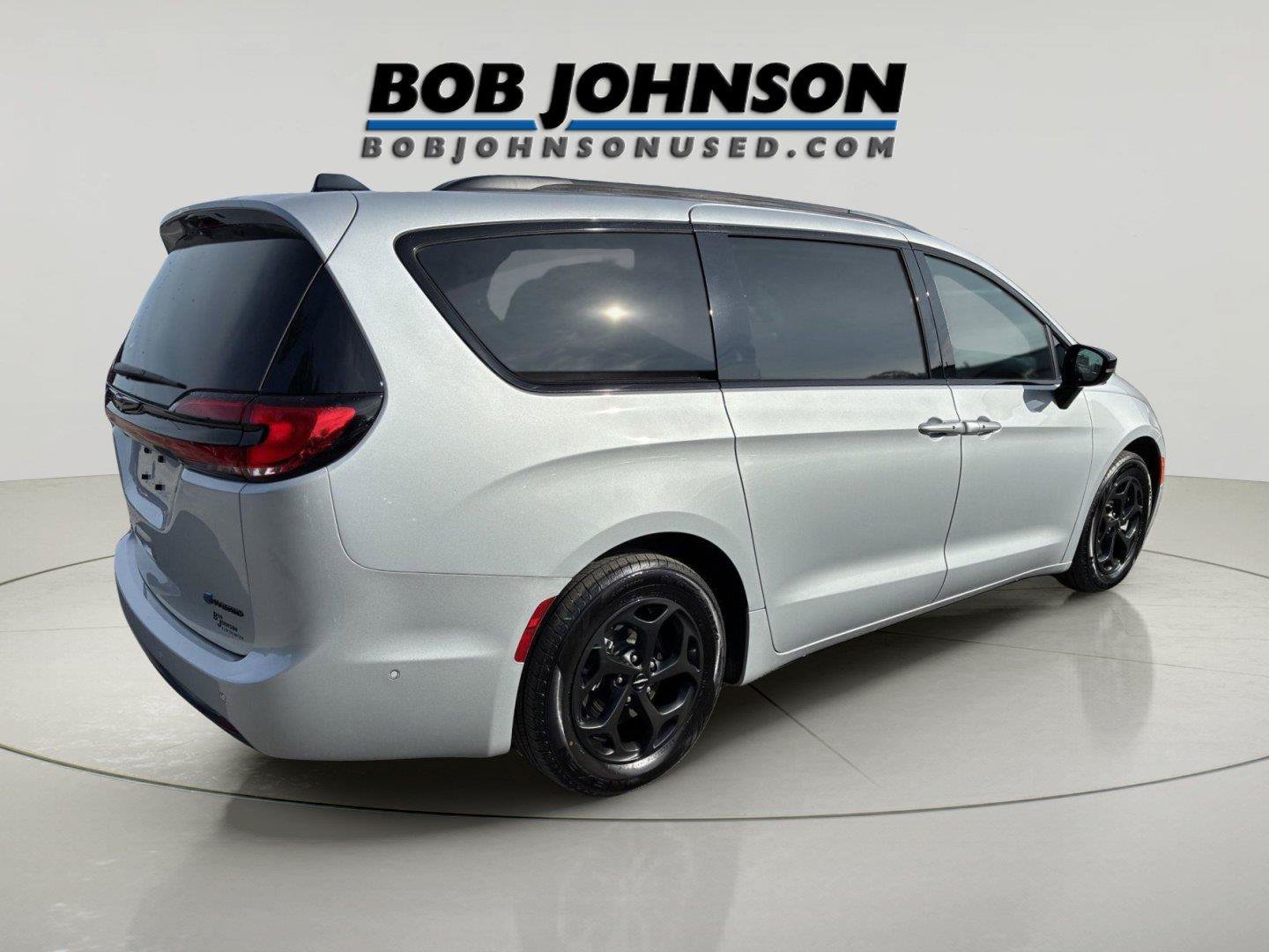 Used 2024 Chrysler Pacifica Premium FWD image 7