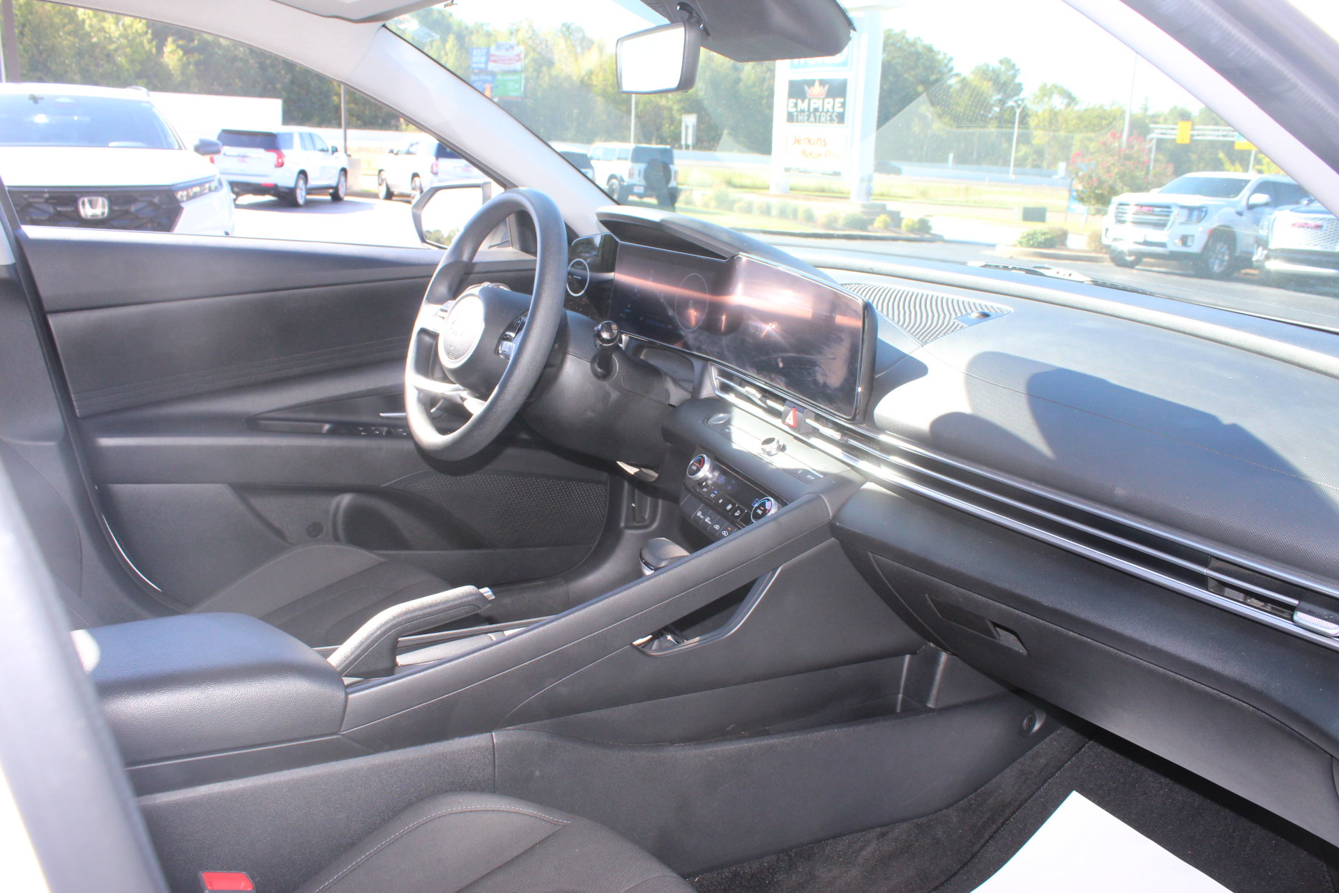 Used 2024 Hyundai Elantra SEL FWD image 29