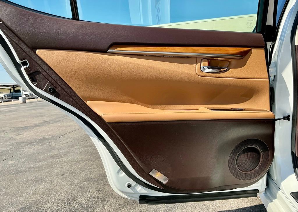 Used 2016 Lexus ES 300h w/ Premium Package w/Wood Trim image 29