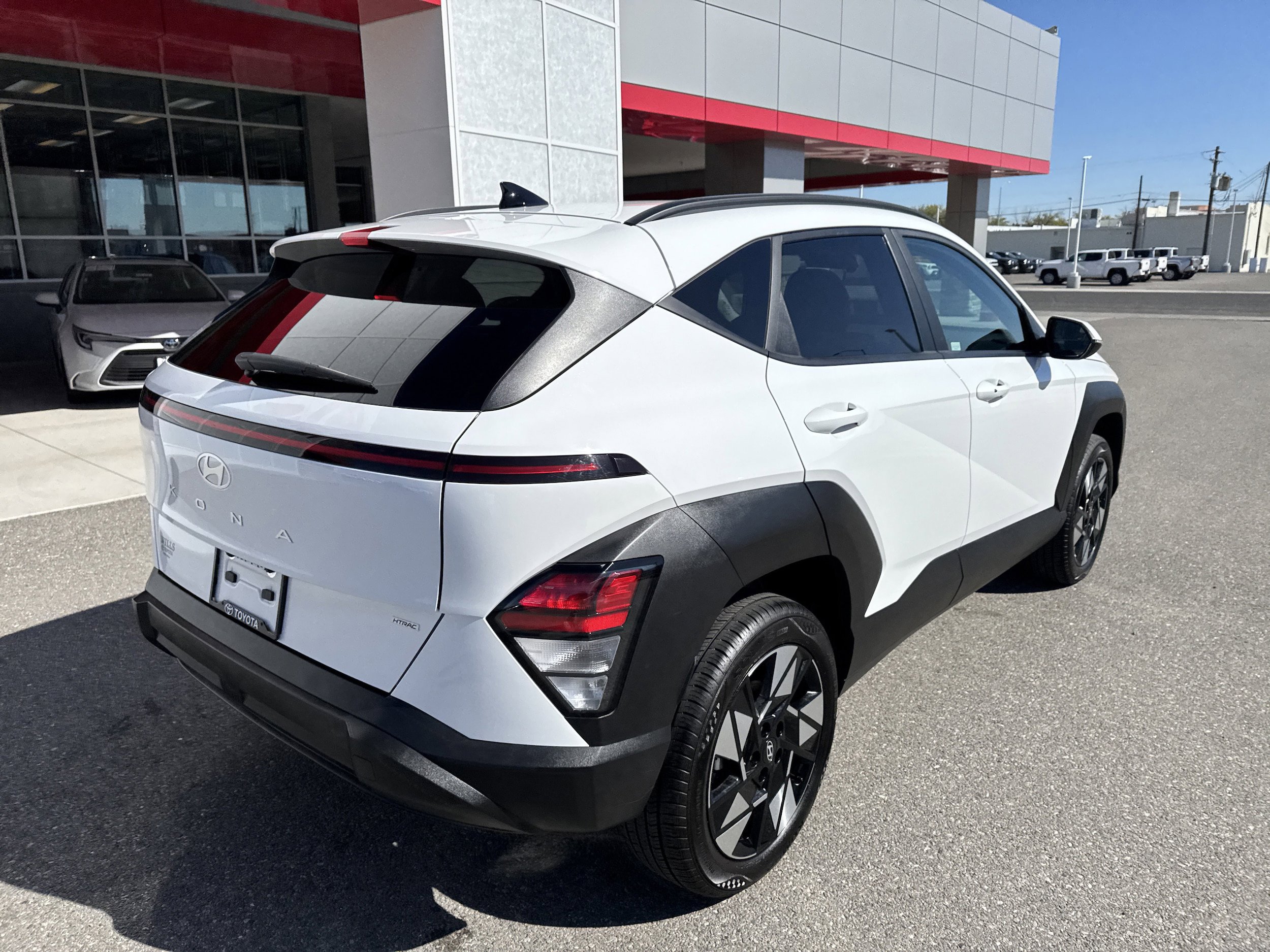 Used 2025 Hyundai Kona SEL AWD/4WD image 4