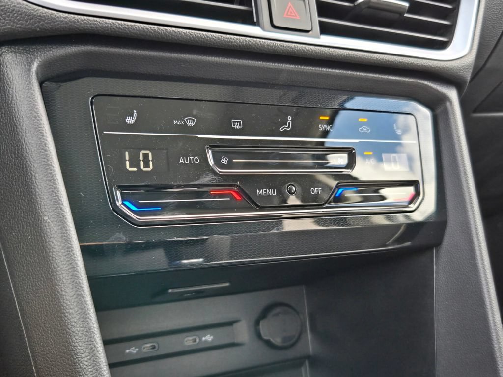 New 2026 Volkswagen Taos SE FWD image 8
