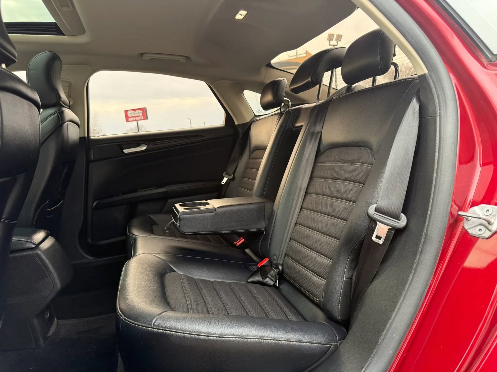 Used 2018 Ford Fusion SE w/ Equipment Group 201A FWD image 12