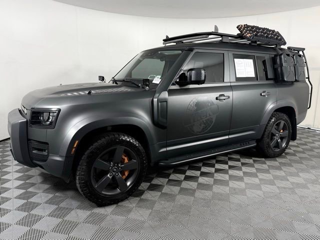 Used 2023 Land Rover Defender 130 SE image 3