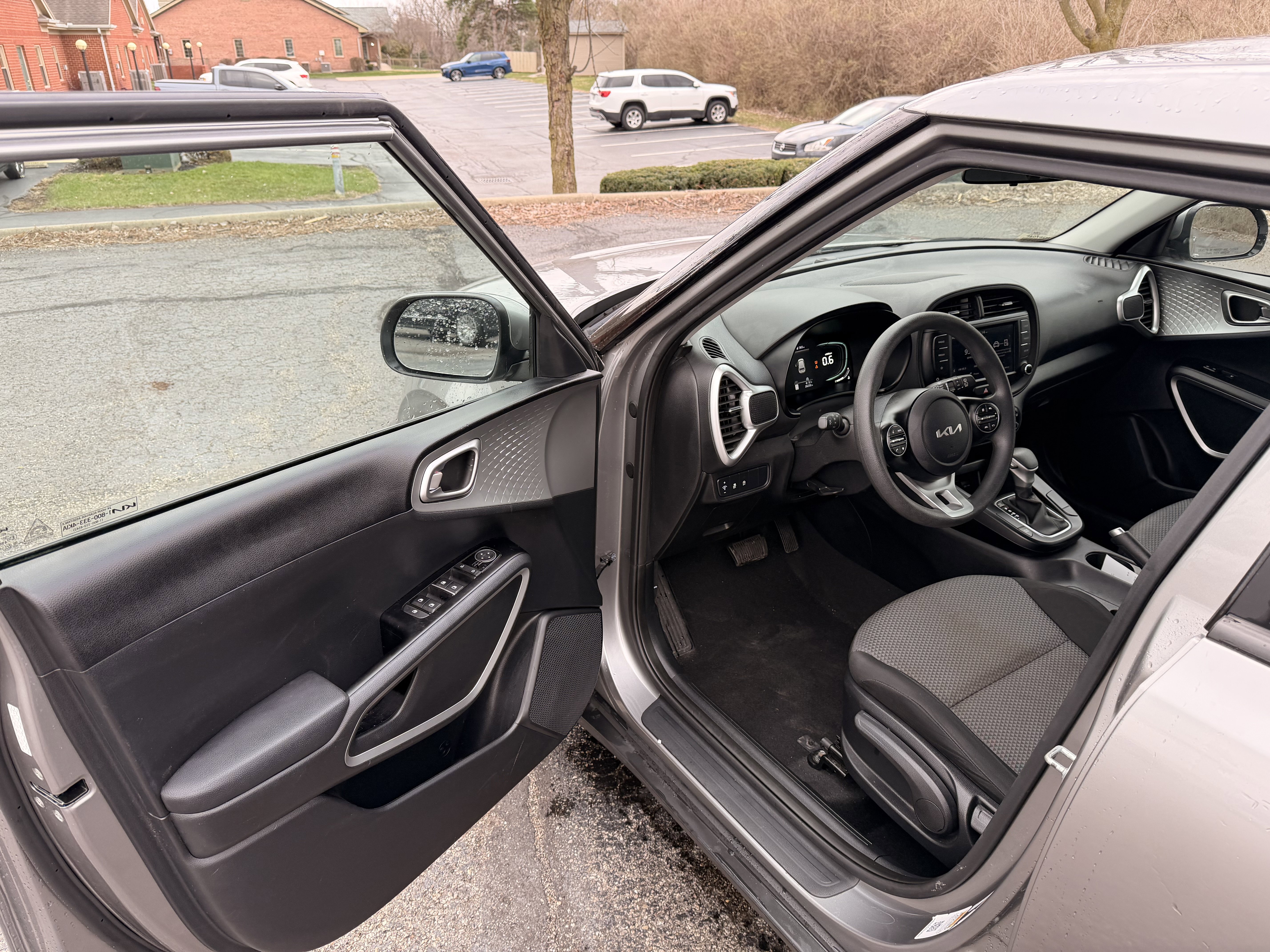 Used 2023 Kia Soul LX image 10