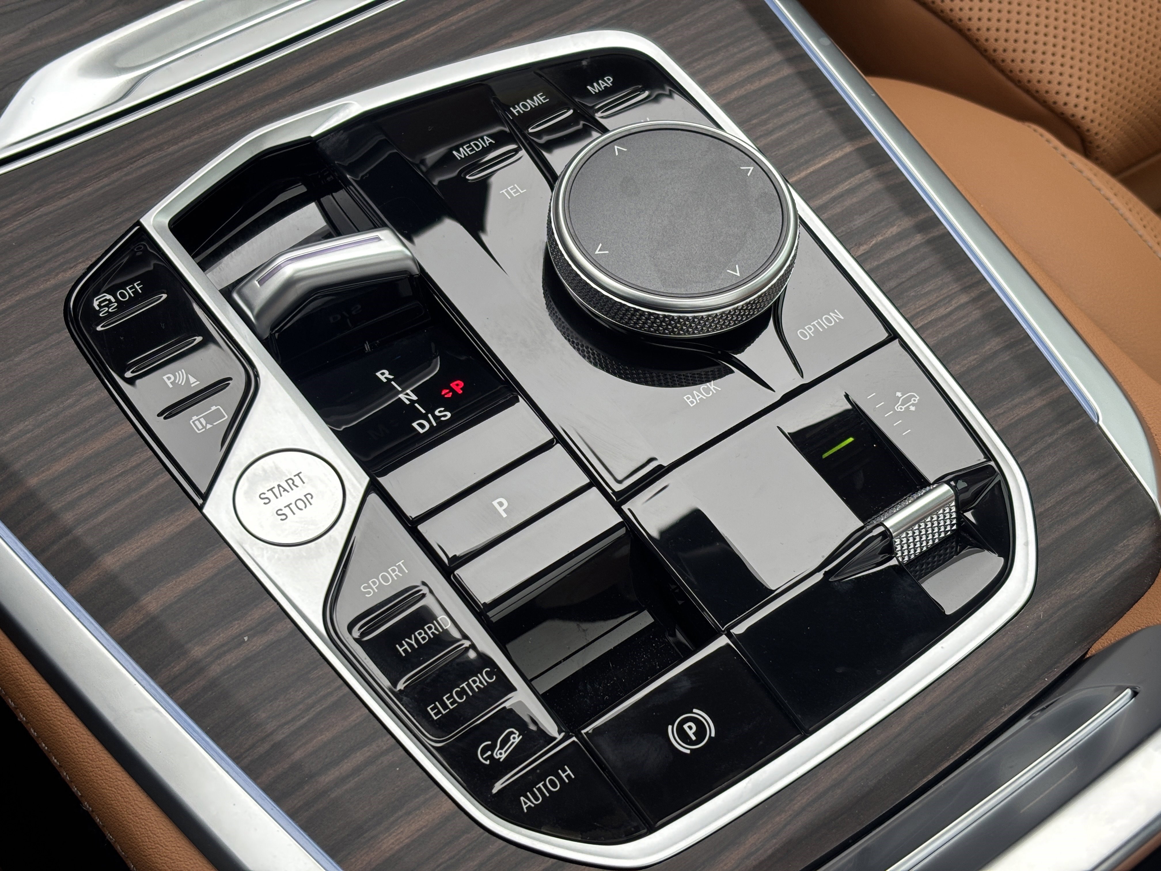 Used 2026 BMW X5 xDrive50e w/ M Sport Package image 14