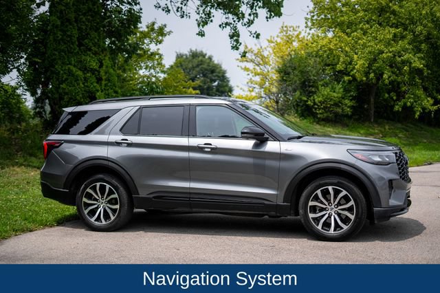 Used 2025 Ford Explorer ST-Line AWD/4WD image 4