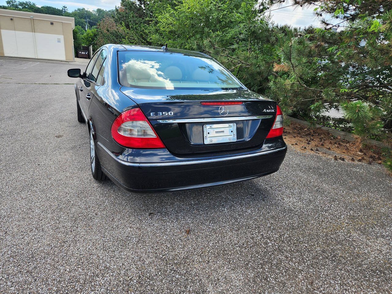 Used 2009 Mercedes-Benz E 350 4MATIC Sedan image 5