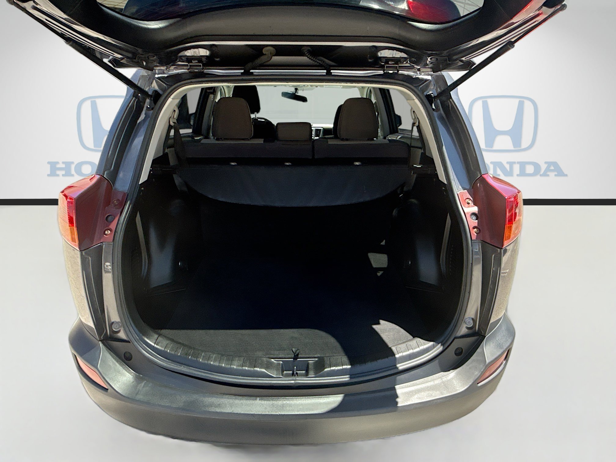 Used 2015 Toyota RAV4 LE FWD image 25