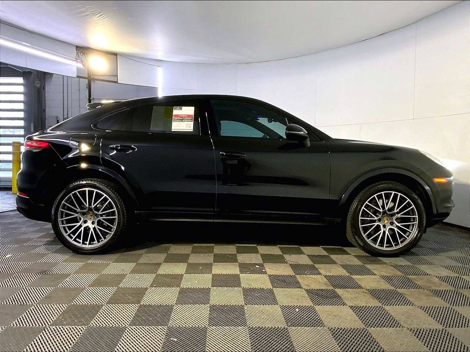 Certified 2022 Porsche Cayenne Platinum Edition image 8