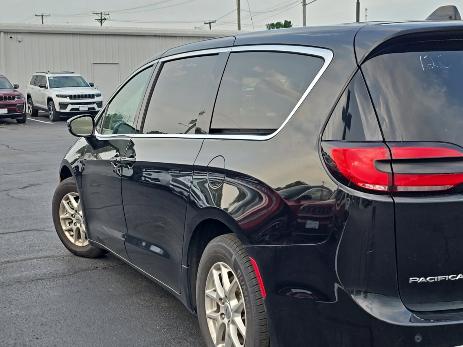 Used 2024 Chrysler Pacifica Touring-L FWD image 58