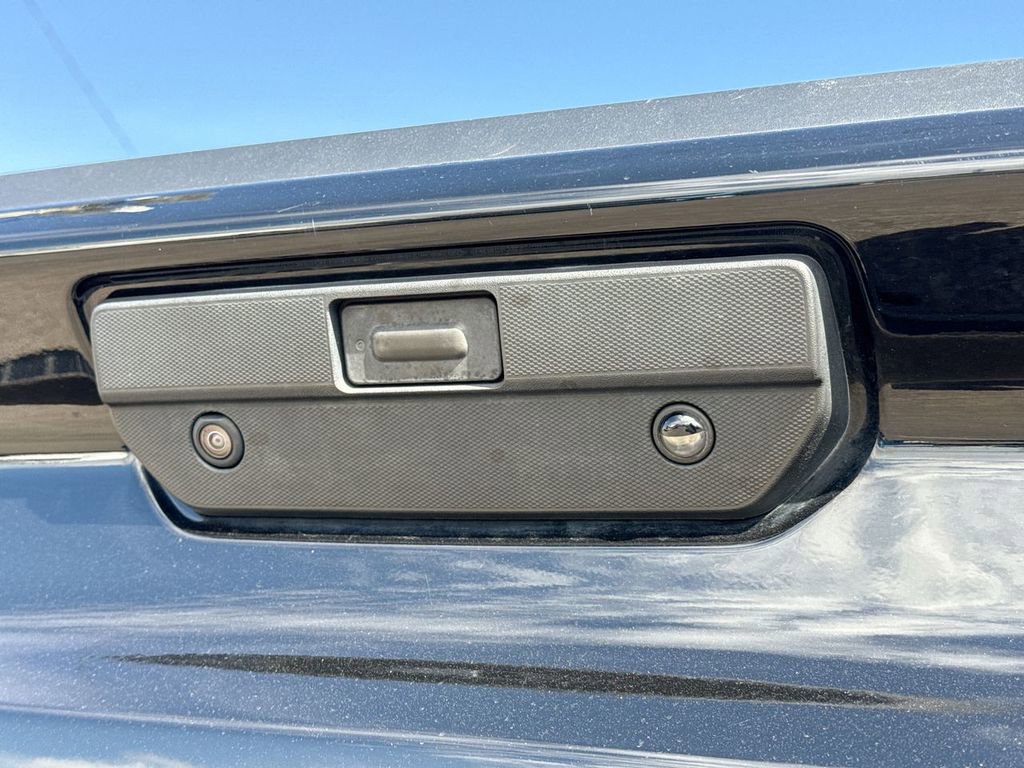 Used 2022 Chevrolet Silverado 1500 LT Trail Boss w/ LPO, Dark Essentials Package AWD/4WD image 8