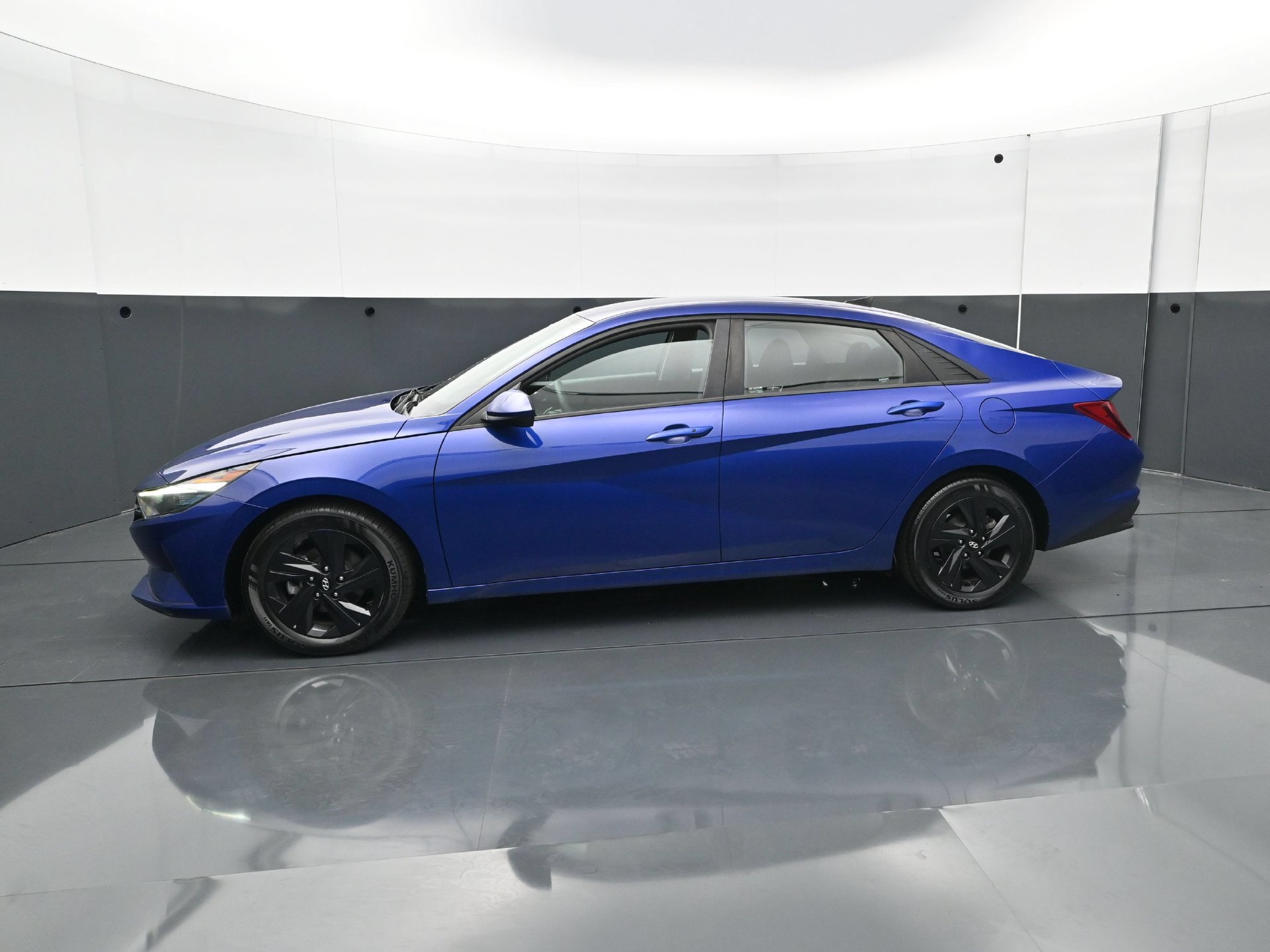 Used 2021 Hyundai Elantra SEL FWD image 3