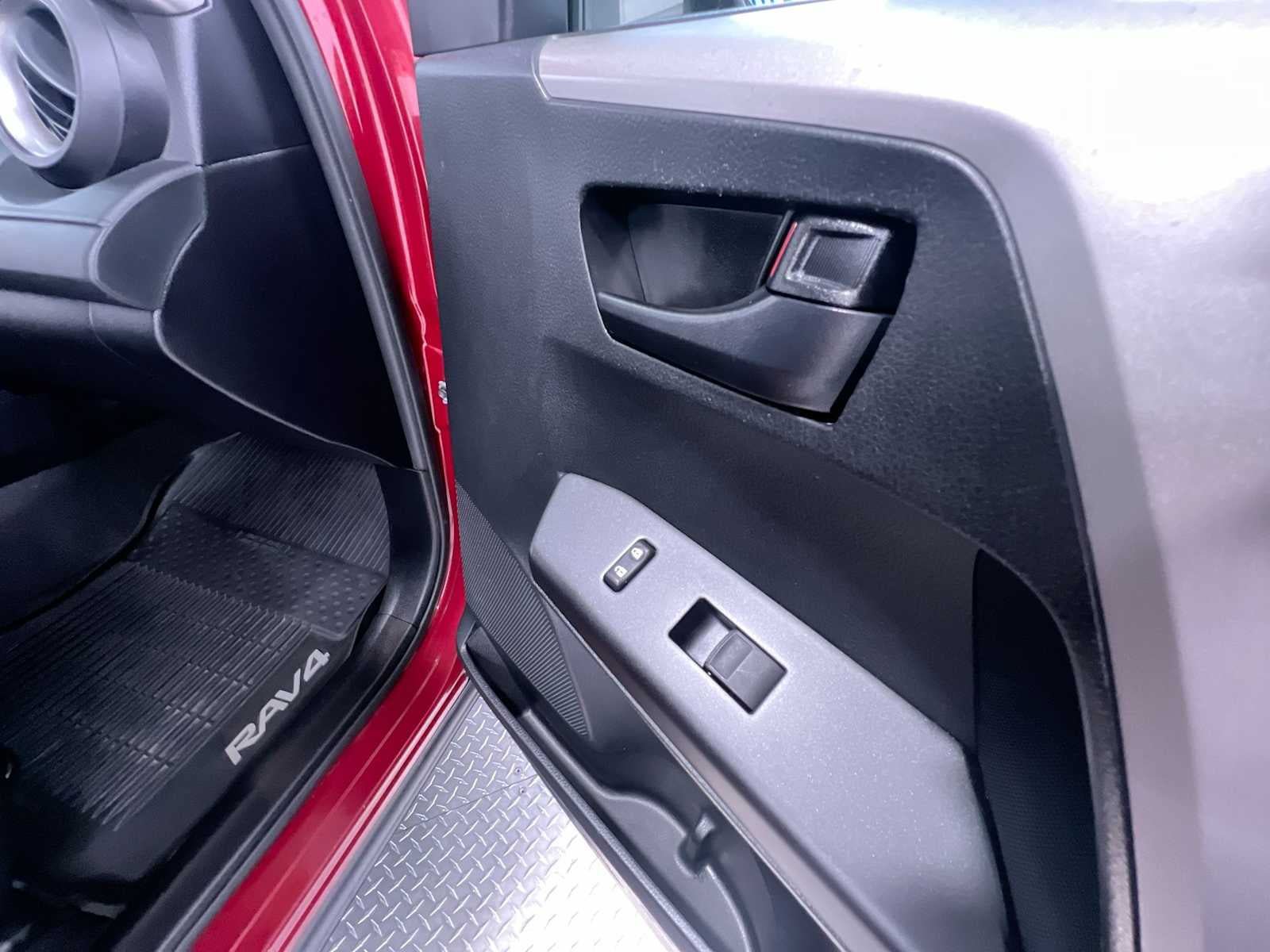 Used 2018 Toyota RAV4 LE w/ All Weather Liner Package FWD image 35