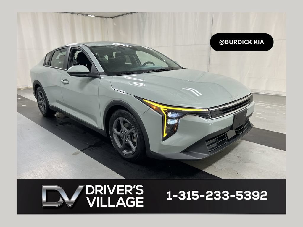 Used 2025 Kia K4 FWD image 1