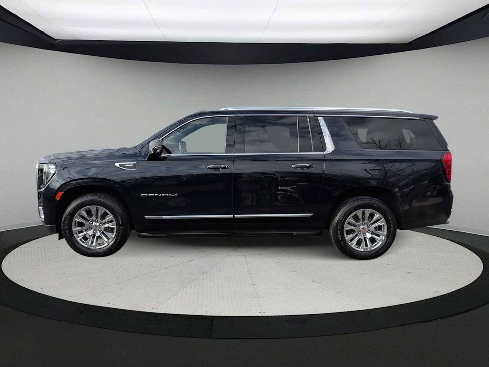Used 2024 GMC Yukon XL Denali image 5