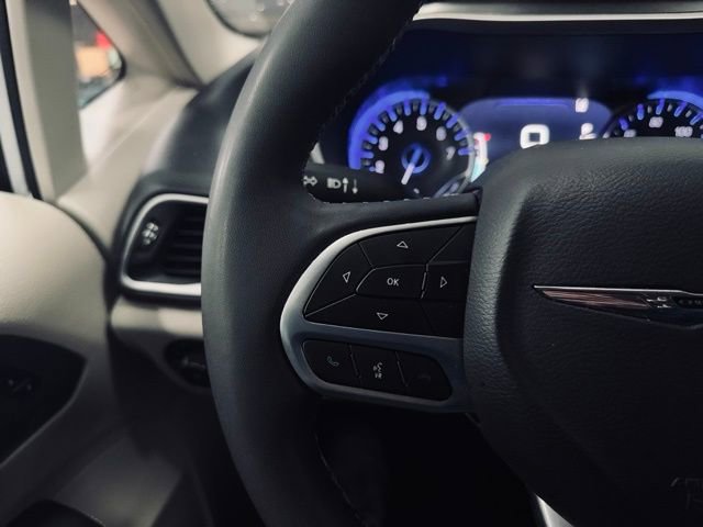 Used 2024 Chrysler Pacifica Touring-L image 30