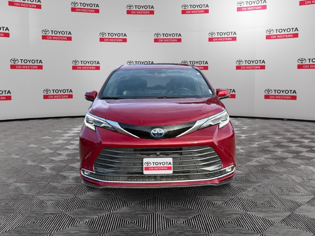 Used 2025 Toyota Sienna Platinum AWD/4WD image 2