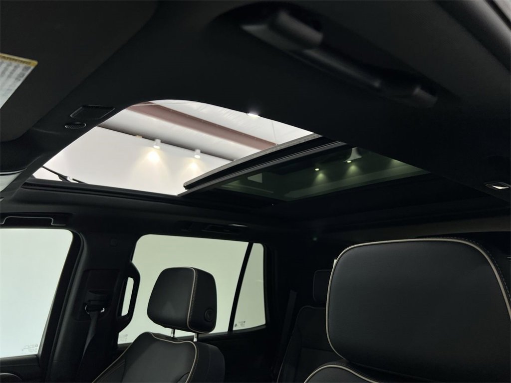 Used 2024 Chevrolet Tahoe Premier image 17