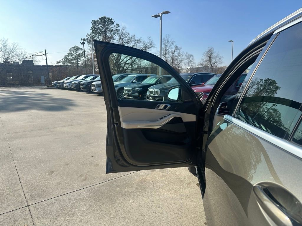 Used 2021 BMW X5 sDrive40i w/ Premium Package image 6