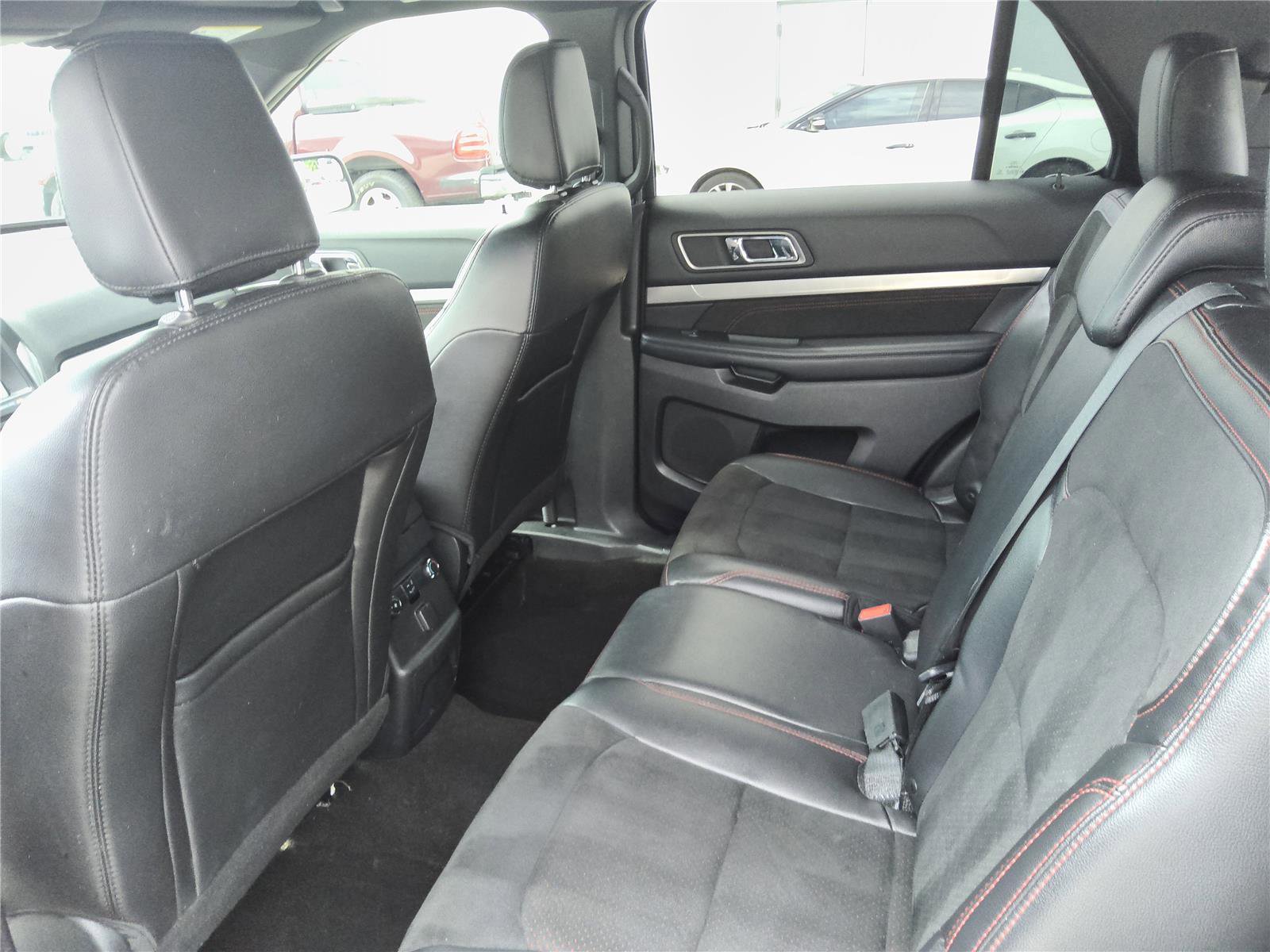 Used 2018 Ford Explorer XLT w/ Equipment Group 202A FWD image 20